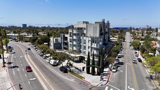 3740 Park Blvd, San Diego CA: https://media.crmls.org/mediaz/a25ad251-905b-4325-a28a-a7f5239ec765.jpg