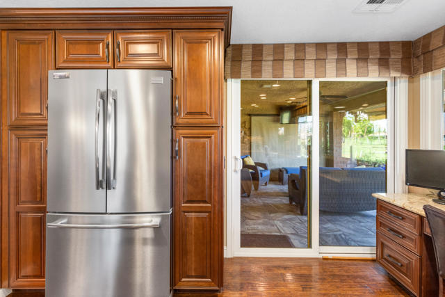 40 Joya Drive, Palm Desert CA: https://media.crmls.org/mediaz/a25b7d87-b1d4-47d3-b4c5-4c72ba17bcb4.jpg