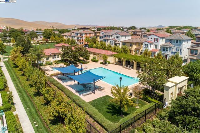 140 Selby Ln, Livermore CA: https://media.crmls.org/mediaz/a25c5ff9-f300-41b2-80fd-a45fd2b725f5.jpg