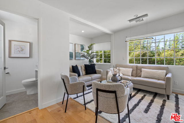 321 S Linden Drive, Beverly Hills CA: https://media.crmls.org/mediaz/a25c8d94-9ede-414c-87e6-719d29a3478b.jpg