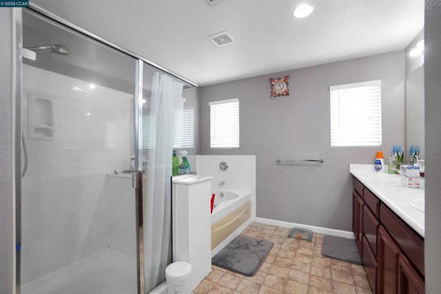 115 Montevino Ct, Oakley CA: https://media.crmls.org/mediaz/a25ca52e-ebc1-47d0-8542-ce45b741c0ec.jpg