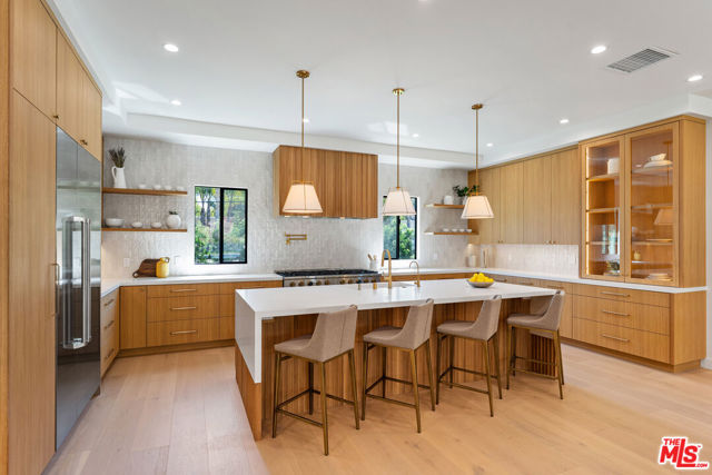 20215 Lorenzana Drive, Woodland Hills CA: https://media.crmls.org/mediaz/a25d08b4-2457-4782-93df-07f420c89941.jpg