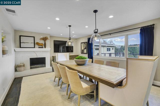 24 Crest Ct, Alamo CA: https://media.crmls.org/mediaz/a25d67c9-7078-438d-992a-e23443146793.jpg