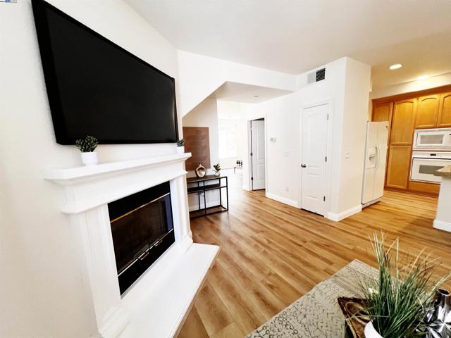 49031 Woodgrove Cmn, Fremont CA: https://media.crmls.org/mediaz/a25dee62-bfb1-40f1-b800-647fd0699173.jpg