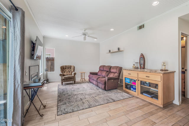 Detail Gallery Image 10 of 26 For 10598 Sunflower St, Ventura,  CA 93004 - 4 Beds | 2/1 Baths