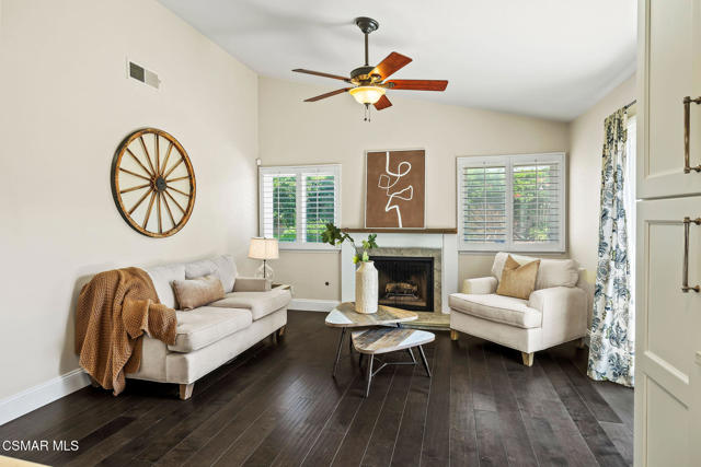 4570 N Vistapark Drive, Moorpark CA: https://media.crmls.org/mediaz/a25f160f-ef1a-4c07-ba66-b70c6e7a17f5.jpg