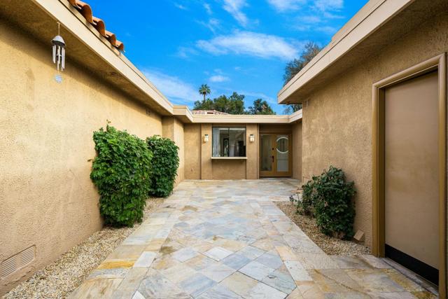 75 Sunrise Drive, Rancho Mirage CA: https://media.crmls.org/mediaz/a25f66d0-092e-46f0-a5cf-0ce259e02188.jpg