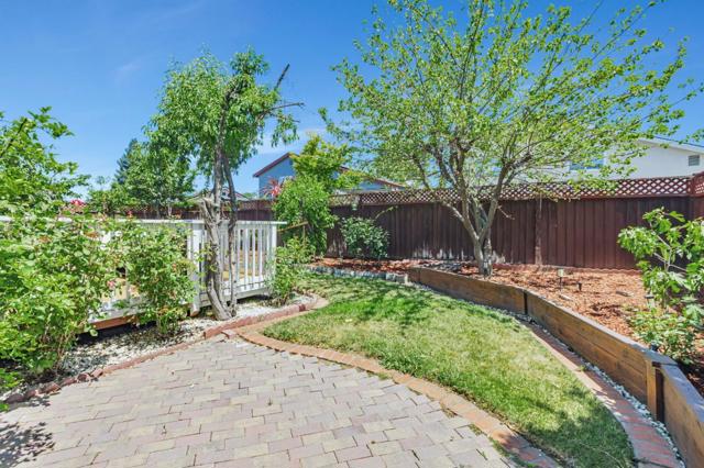 5769 Barnswell Way, San Jose CA: https://media.crmls.org/mediaz/a25fdbf7-f5dd-4cf1-83fa-29e3c333c685.jpg