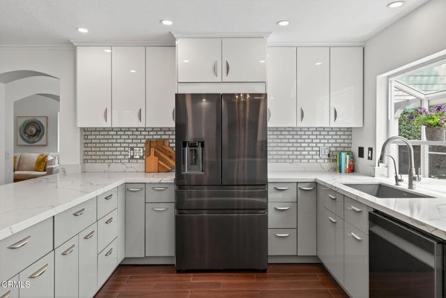 676 Pacific Cove Drive, Port Hueneme CA: https://media.crmls.org/mediaz/a261ed4f-24ef-4bfd-aa34-95aa768d6cf8.jpg