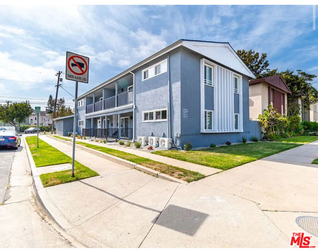 11629 1/2 Gateway Boulevard, West Los Angeles CA: https://media.crmls.org/mediaz/a26218ae-519d-4a1a-966b-19b885283936.jpg