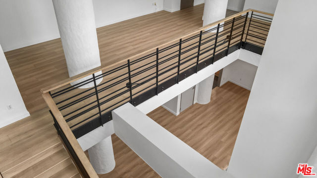 330 W 11th Street, Los Angeles CA: https://media.crmls.org/mediaz/a262ce10-b1ca-4428-8f32-32be093f79f6.jpg