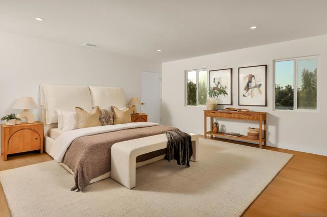 1900 W 41St St, Los Angeles CA: https://media.crmls.org/mediaz/a2634f55-9fe0-4c38-acc9-251df4da50d3.jpg