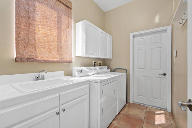 42 Marricopa Court, Palm Desert CA: https://media.crmls.org/mediaz/a26351b6-2203-44cc-848a-3cf55f8f5606.jpg