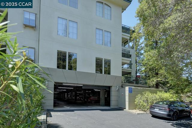 5910 Horsemans Canyon Dr, Walnut Creek CA: https://media.crmls.org/mediaz/a2637450-8f1e-4861-b182-cf1fcc450735.jpg