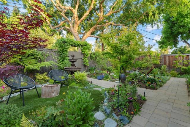15415 Winchester Boulevard, Monte Sereno CA: https://media.crmls.org/mediaz/a2638e51-3f5c-4f58-a80a-6dfe6cad845b.jpg