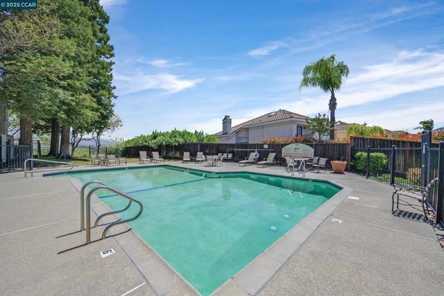 160 Eastridge Dr, San Ramon CA: https://media.crmls.org/mediaz/a263985a-44db-46b9-a550-98990a50ff7b.jpg