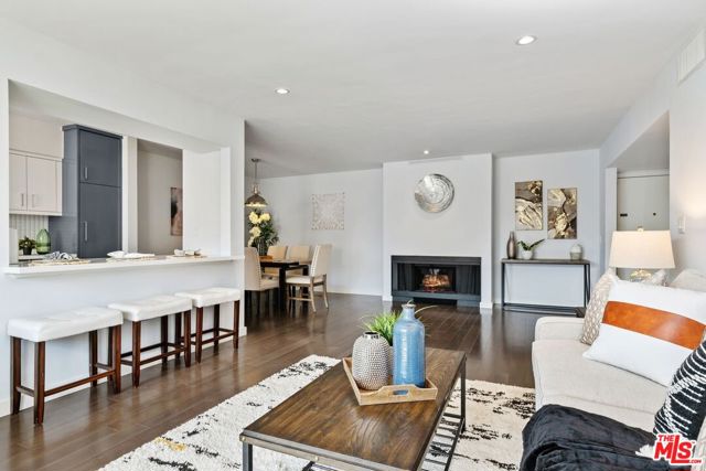 949 North KINGS Road, 316 photo 8