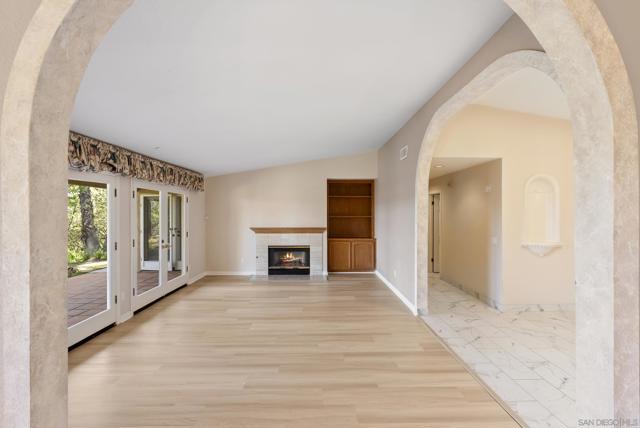 6518 Monte Fuego, Rancho Santa Fe CA: https://media.crmls.org/mediaz/a26479e0-e77d-4dca-9516-1c6887313a7f.jpg