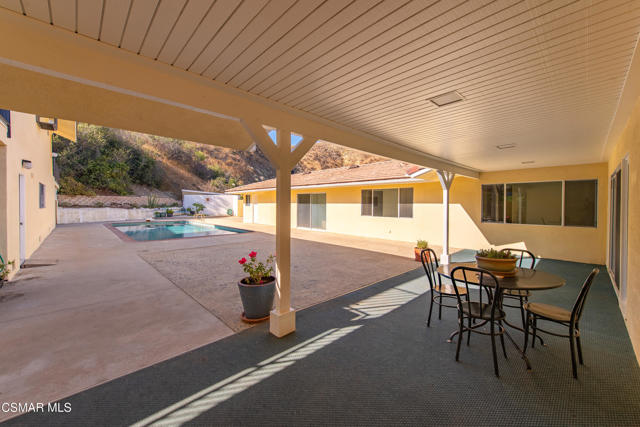 1140 San Clemente Way, Camarillo CA: https://media.crmls.org/mediaz/a26538df-3ea1-49d4-9c74-3975e9d9478e.jpg