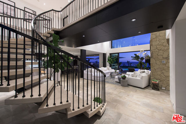 32852 Pacific Coast Highway, Malibu CA: https://media.crmls.org/mediaz/a2656e68-fc7b-45a8-9b0e-4132e4ef93fd.jpg