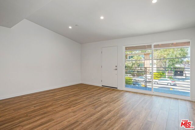 1166 S Cochran Avenue, Los Angeles CA: https://media.crmls.org/mediaz/a2658349-3360-4f11-b625-f6ba098a26ee.jpg