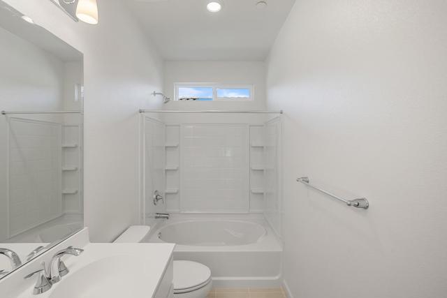 2130 Gladiola Drive, Hollister CA: https://media.crmls.org/mediaz/a2663d01-12fa-4c11-9cb7-6cac51ff9c93.jpg