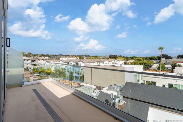 2648 State Street, Unit E, Carlsbad CA: https://media.crmls.org/mediaz/a2667475-baba-4410-87ba-0a706cf74941.jpg
