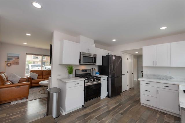 1426 Westwood Pl., Oceanside CA: https://media.crmls.org/mediaz/a266ae08-680b-4d59-82e2-00a539122dcb.jpg