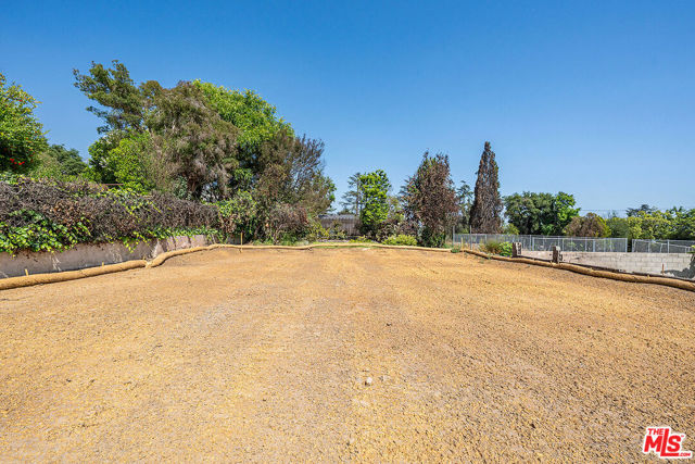2876 Saint James Place, Altadena CA: https://media.crmls.org/mediaz/a266b25e-49d5-45f6-8979-6bc2aacc4b3b.jpg