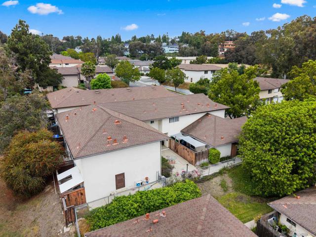 2139 Via Esmarca, Oceanside CA: https://media.crmls.org/mediaz/a266d7f6-98c0-42d0-bd91-9c51eb4f5eef.jpg