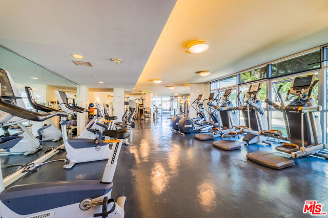 13700 Marina Pointe Drive, Marina del Rey CA: https://media.crmls.org/mediaz/a267bde6-4198-4374-9f0c-c9f2530d326a.jpg