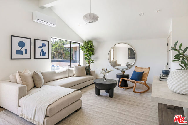 172 S Avenue 58, Los Angeles CA: https://media.crmls.org/mediaz/a267bde9-b7a1-498a-901e-c6aa59212b5c.jpg