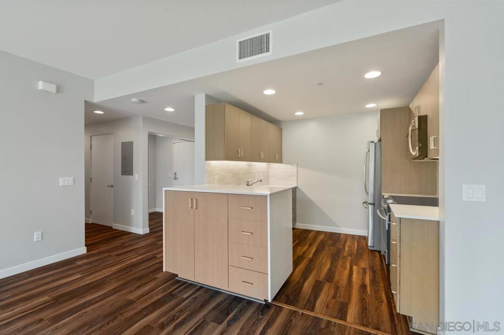 3100 6th Avenue - photo 6