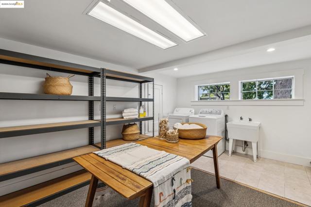 118 Hillside Ave, Piedmont CA: https://media.crmls.org/mediaz/a26848e8-0c2e-41c2-9bc8-4e788b0f9917.jpg