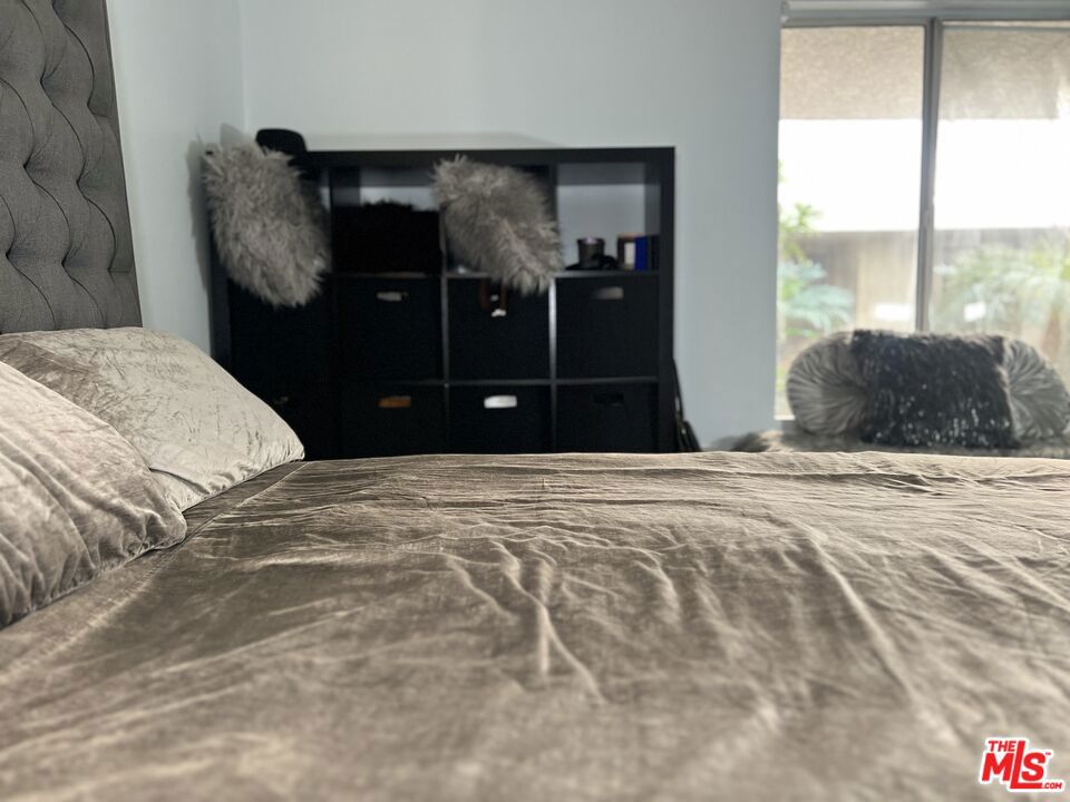 https://media.crmls.org/mediaz/a268e8a3-b739-4199-884b-41bc474165a1.jpg?preset=X-Large