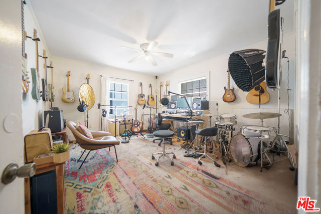 320 Westminster Avenue, Los Angeles CA: https://media.crmls.org/mediaz/a2697e2a-32f6-4564-bf92-f87bb2294689.jpg