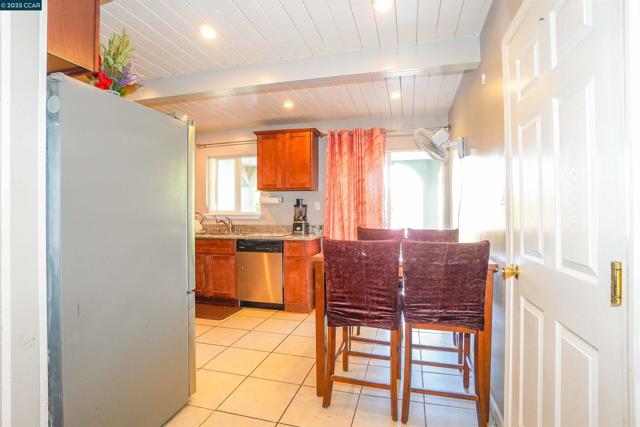 37 Wharf Dr, Bay Point CA: https://media.crmls.org/mediaz/a2698c82-36e6-4d56-842a-e423814e9f57.jpg