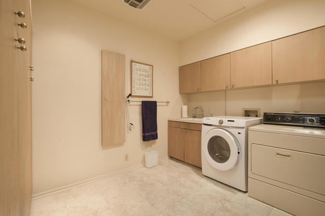 Image 38 of 63 For 70796 Fairway Drive