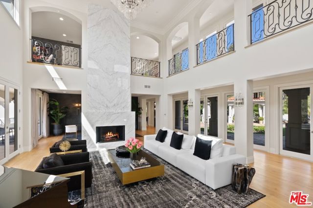 23593 Park South Street, Calabasas CA: https://media.crmls.org/mediaz/a26a5ed0-2b1f-4162-b0a6-19288c2ad0ee.jpg