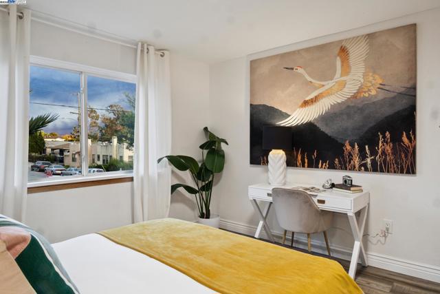 2449 26TH AVENUE, Oakland CA: https://media.crmls.org/mediaz/a26abf3c-d45a-4525-8694-3aca481699f7.jpg