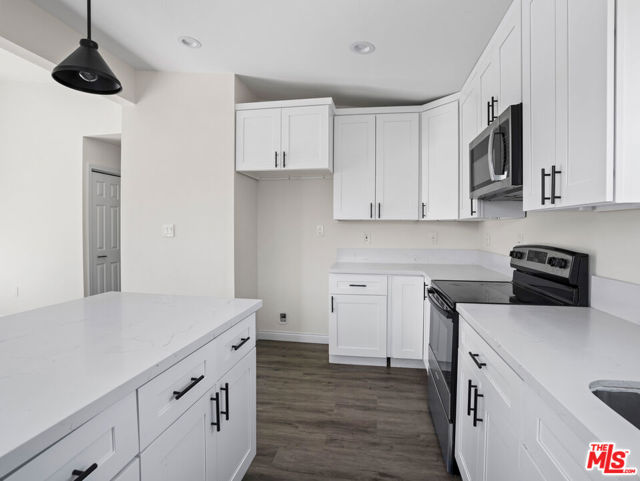 891 E 6th Street, Pomona CA: https://media.crmls.org/mediaz/a26acda8-a6d2-42fc-983a-d3a9dcd491aa.jpg