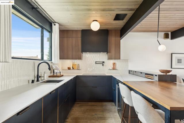8156 Coach Dr, Oakland CA: https://media.crmls.org/mediaz/a26af0d8-a283-4b51-b6b4-534cf5ed38b7.jpg
