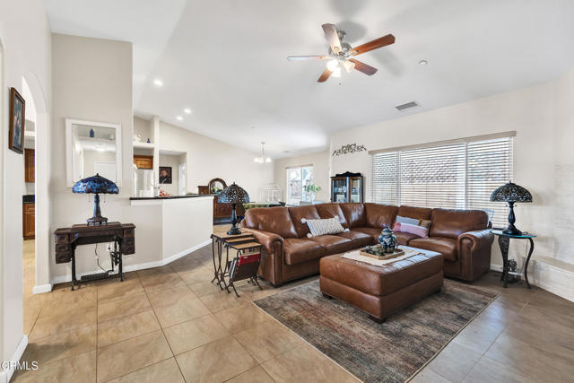 17717 Bangor Avenue, Hesperia CA: https://media.crmls.org/mediaz/a26beeb9-ed4b-41c7-af3c-be587a9d3384.jpg