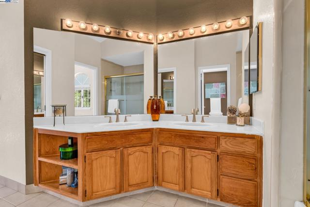 5473 Rainflower Dr, Livermore CA: https://media.crmls.org/mediaz/a26c389b-8be2-4a0a-b35d-d104a5d3f82e.jpg