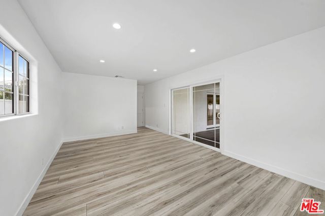 5614 Ponce Avenue, Woodland Hills CA: https://media.crmls.org/mediaz/a26cc2d2-8159-41c7-a71f-43ba1e796143.jpg