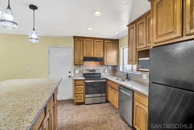 703 Taft Ave, El Cajon CA: https://media.crmls.org/mediaz/a26cde3d-514e-4dcf-8b82-07f424a0874e.jpg