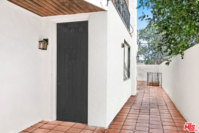4440 TALOFA Avenue, 102 photo 2