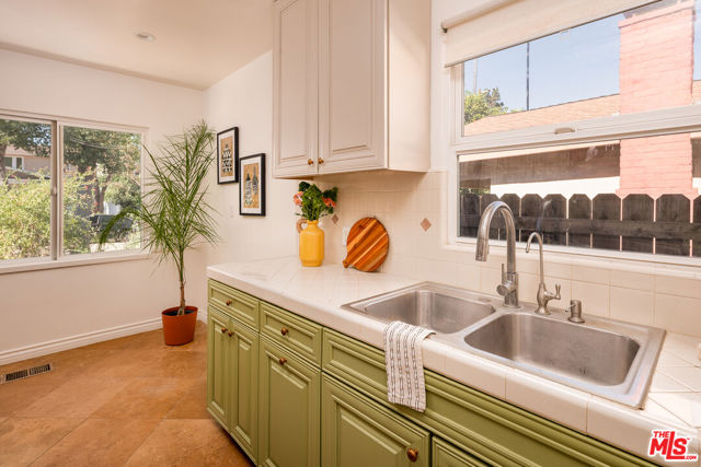 2646 Rich Street photo 9