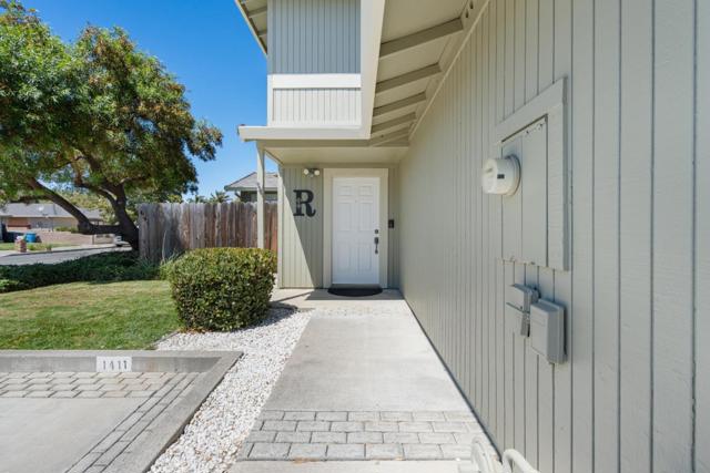 1411 Squire Court, Hollister CA: https://media.crmls.org/mediaz/a26d0681-616b-4a88-8a26-466cd17e8211.jpg