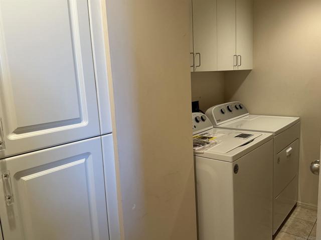525 E Seaside Way, Long Beach CA: https://media.crmls.org/mediaz/a26d4cfb-0a29-4289-8ca6-2e67c92a788c.jpg